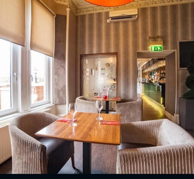 The Redstones Hotel & Restaurant East Kilbride Extérieur photo